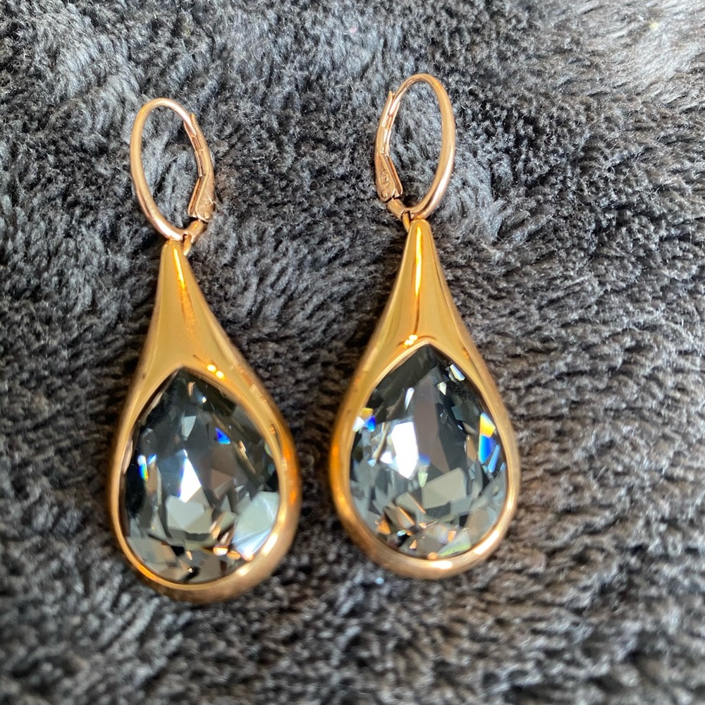 Swarovski teardrop earrings rose gold & blue